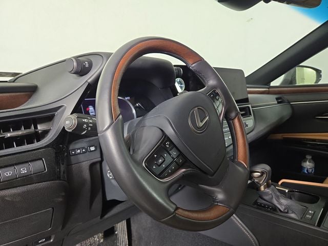 2024 Lexus ES 300h Luxury