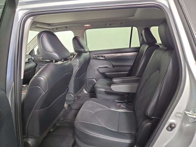 2024 Toyota Highlander Hybrid Platinum
