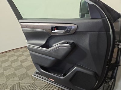 2024 Toyota Highlander Hybrid Platinum