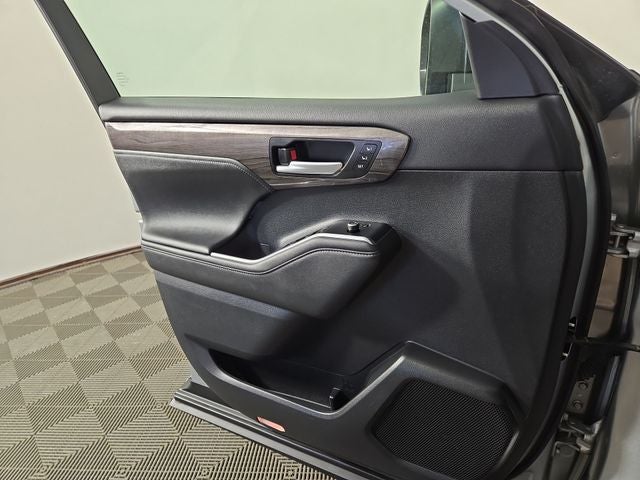 2024 Toyota Highlander Hybrid Platinum