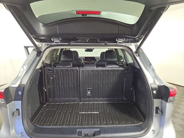 2024 Toyota Highlander Hybrid Platinum