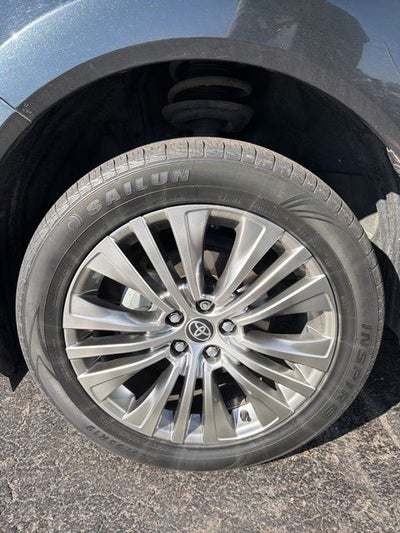 2023 Toyota Venza LE